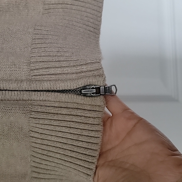 Tommy Hilfiger Men's Zip Sweater - Picture 6 of 6